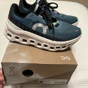 ON Running Cloudmonster Dust Vapor